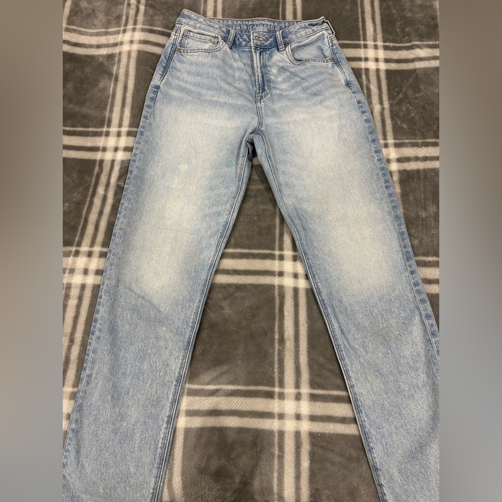 American Eagle Outfitters Mom Strigid Faded Blue Jeans, size 6 Tall used